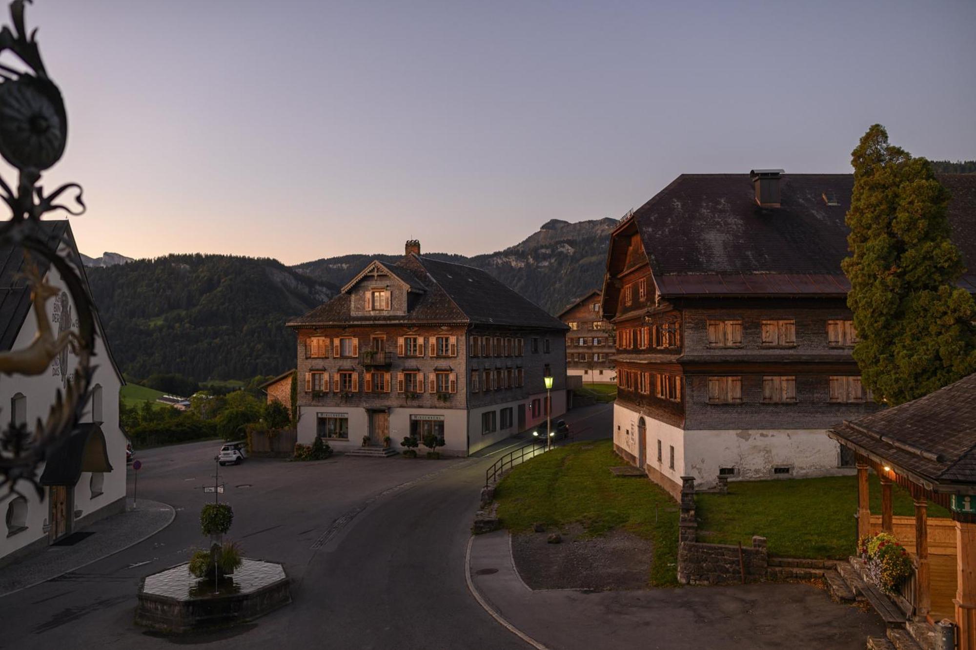 Hirschen - Fine Hotel, Restaurant & Spa シュヴァルツェンベルク・イム・ブレゲンツァーヴァルト エクステリア 写真